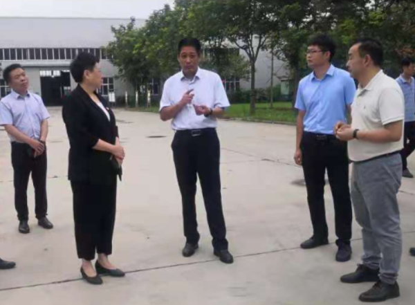 華龍區(qū)人大常委會(huì)主任楊理宏到公司開展“百人助百企”活動(dòng)